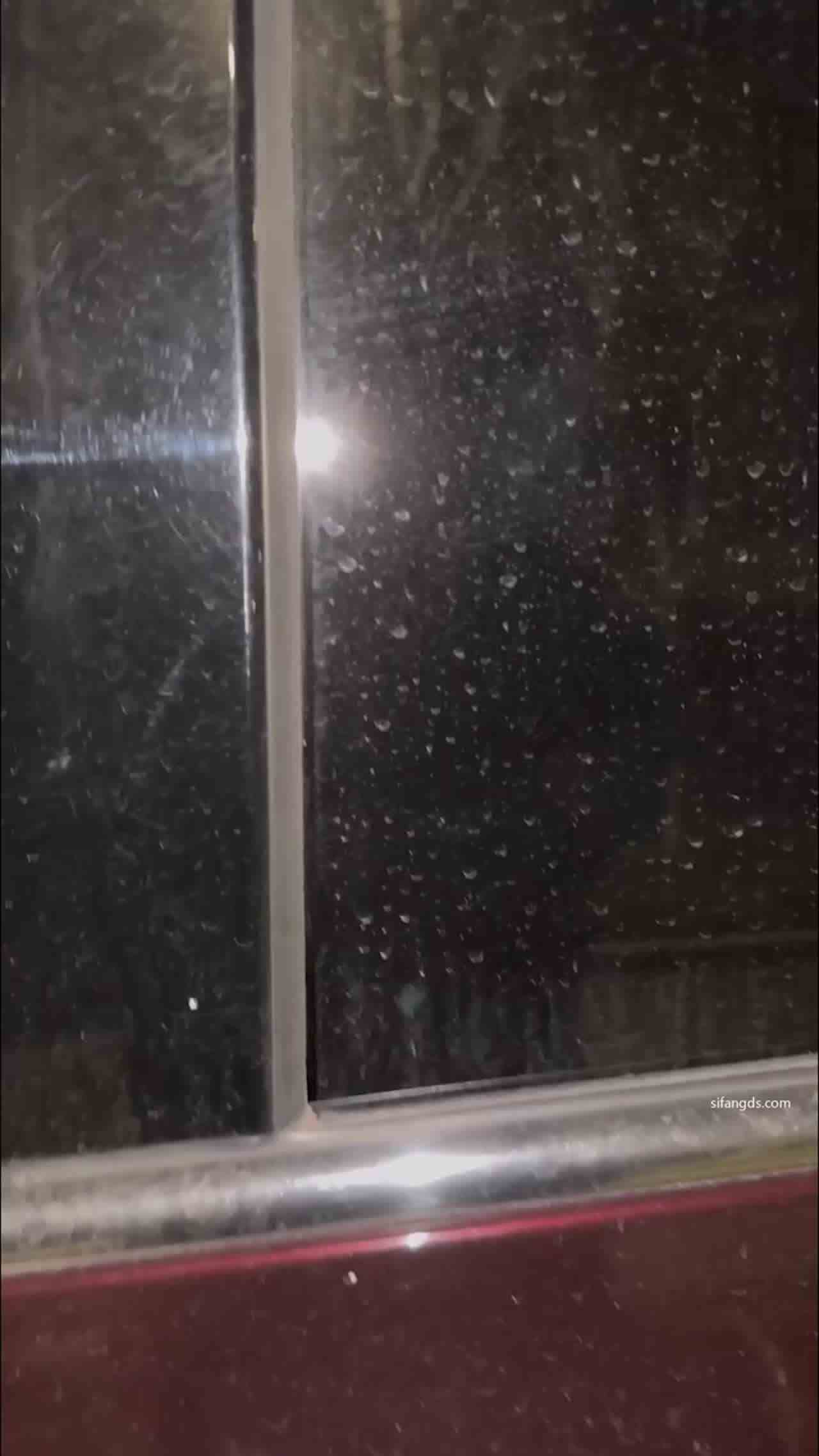  开车附带淫荡眼镜女仆？直接露出巨乳后舔我屌！ 的剧照4