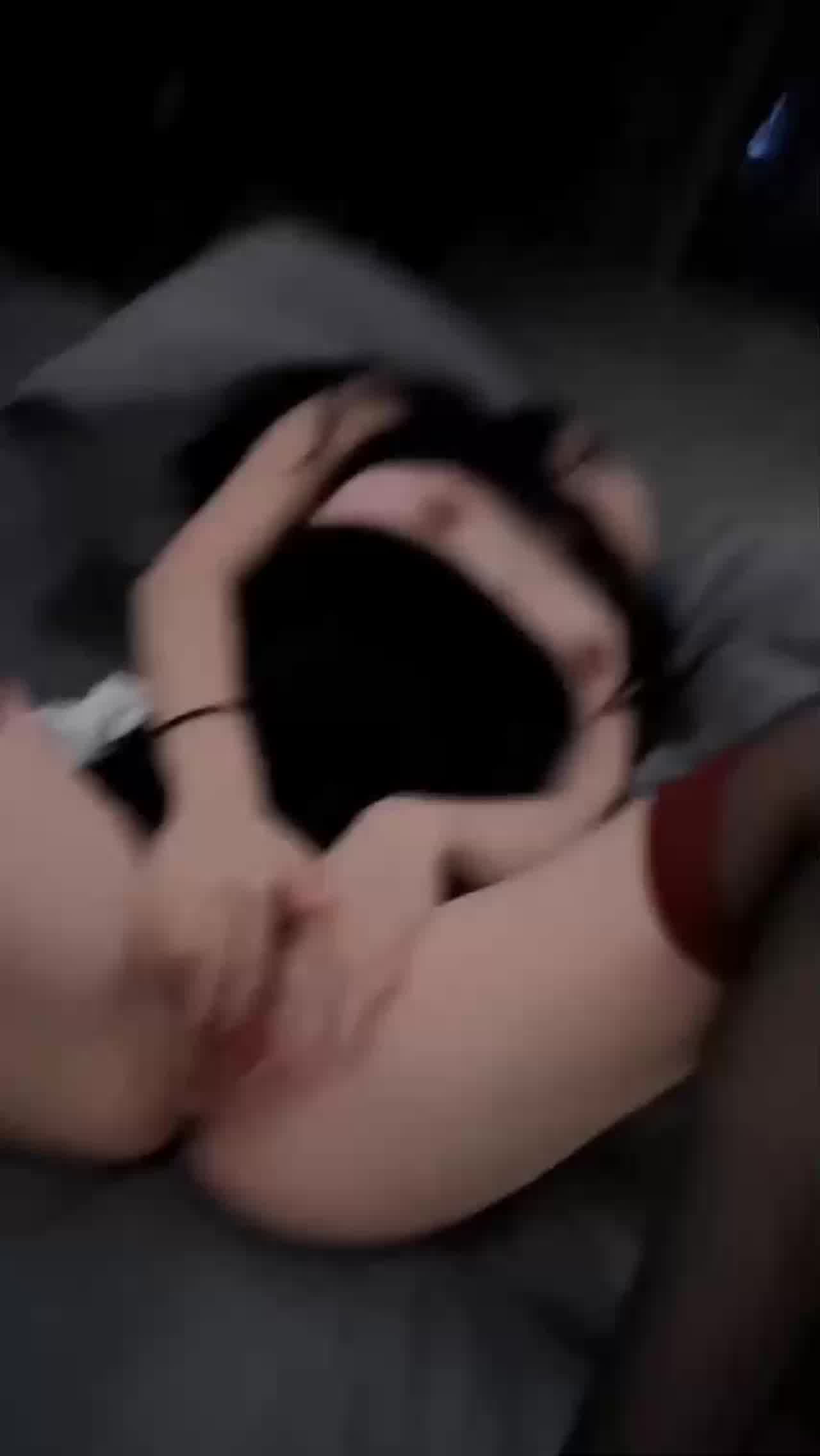  情侣迫不及待的调情操逼 的剧照1