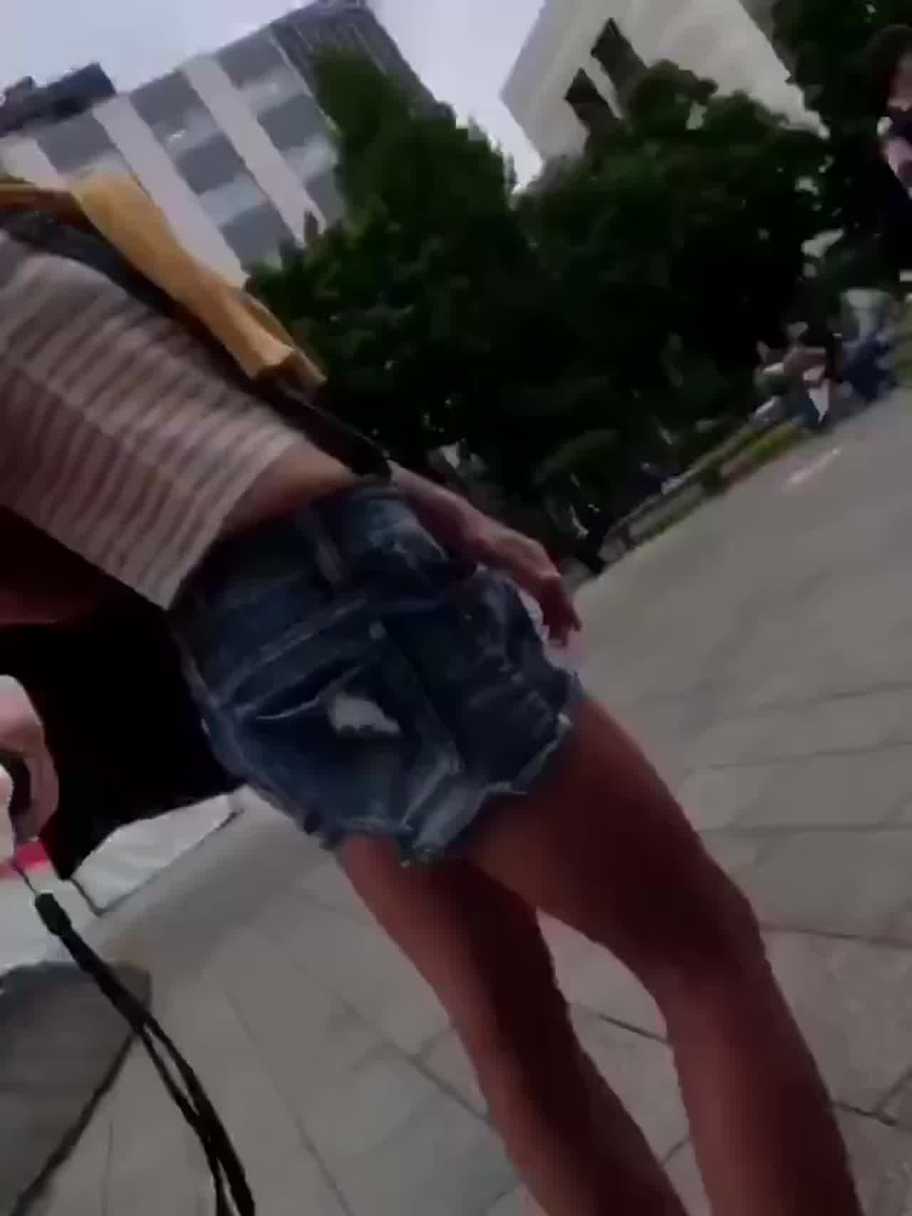  已婚骚妇的厕所诱惑 的剧照1