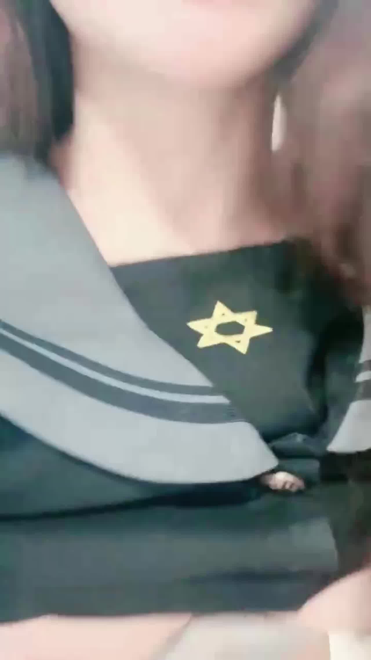  【又被这长疙瘩的鸡巴操哭了】把女友抱起来舔逼，之后把嘴当逼操的女主快呛死了，还抱起来狂操！太厉害了 的剧照5