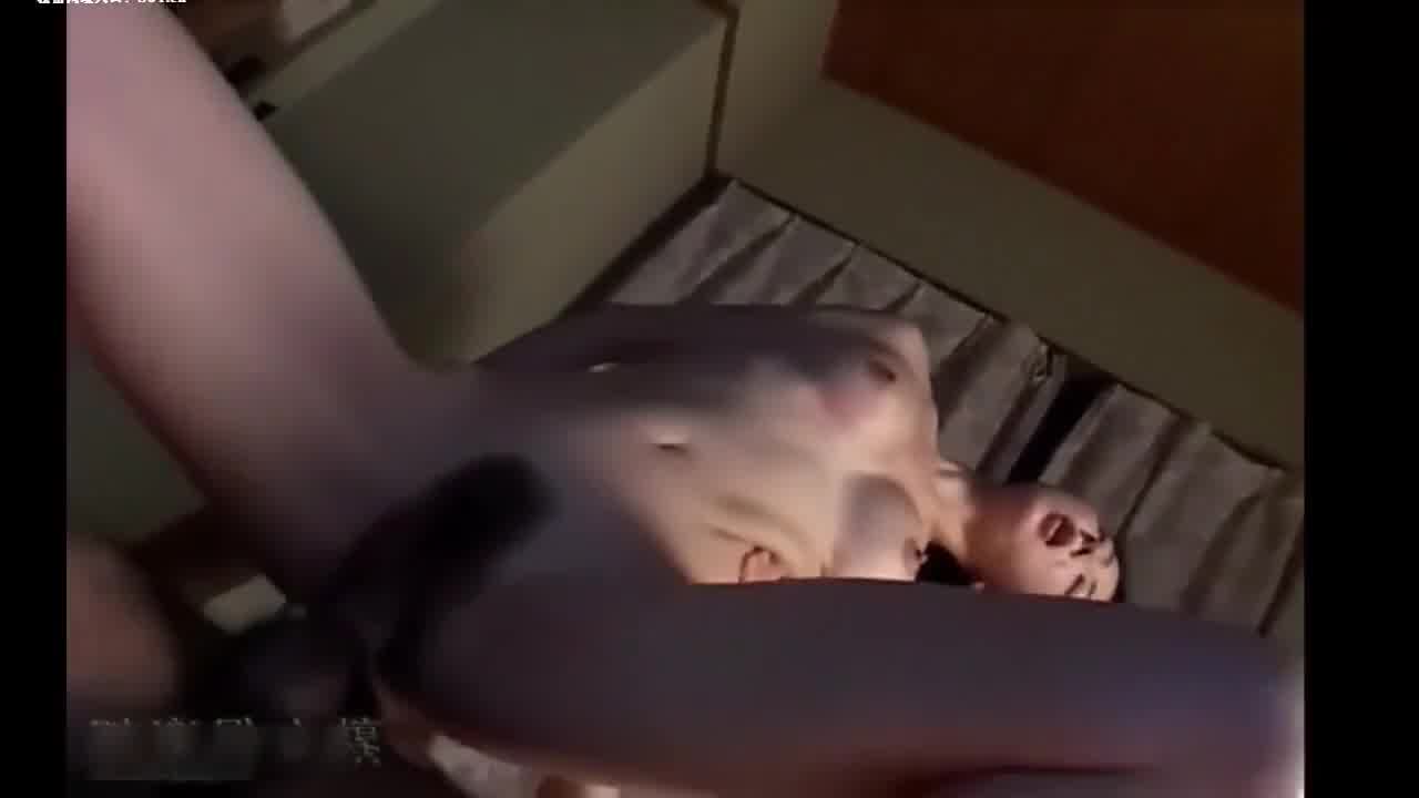  绝美妹子 超美！超清纯，小逼逼流了好多水，主动骑上来操，极品美人女神 的剧照8