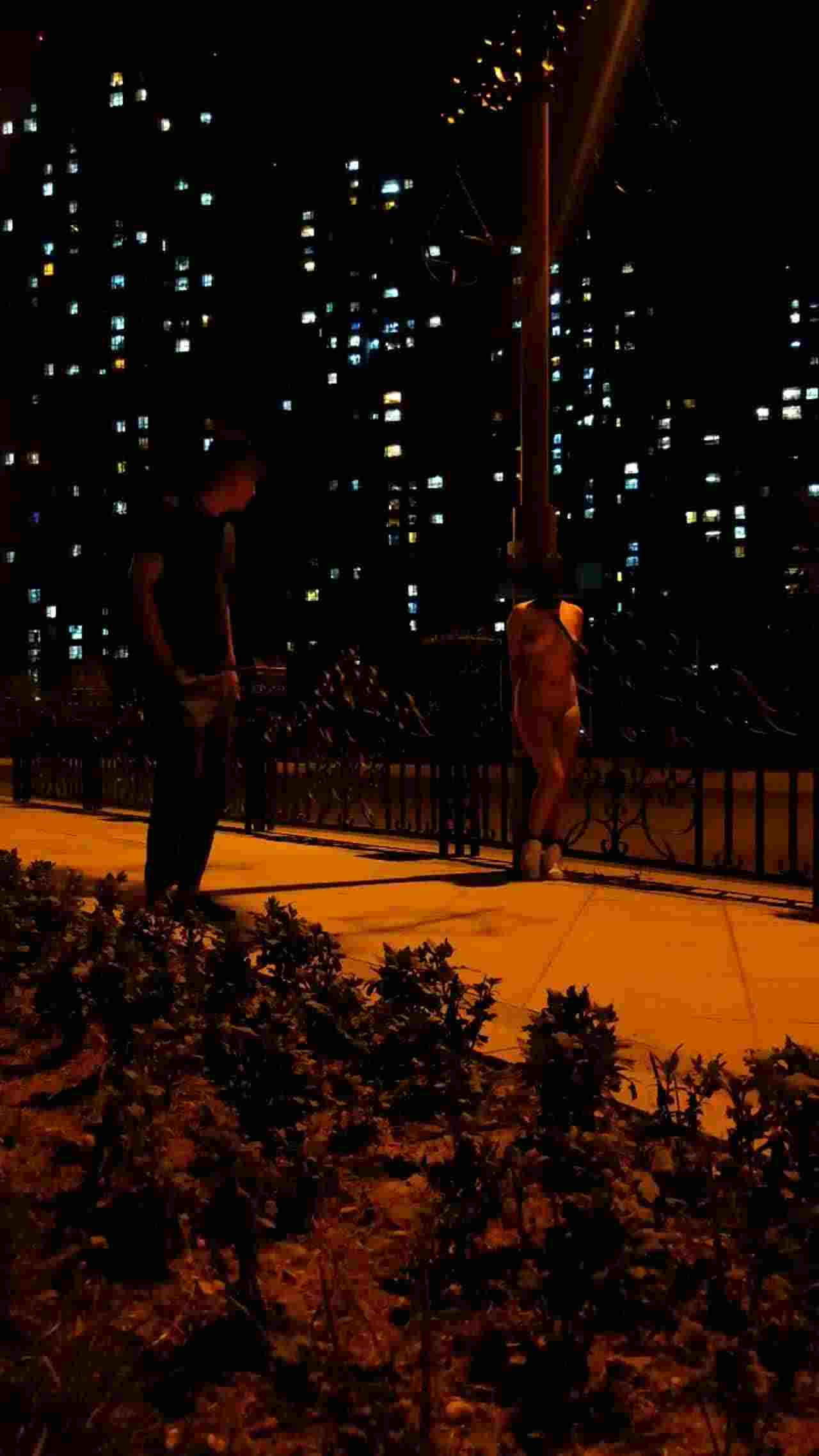  户外露出还多P 的剧照4