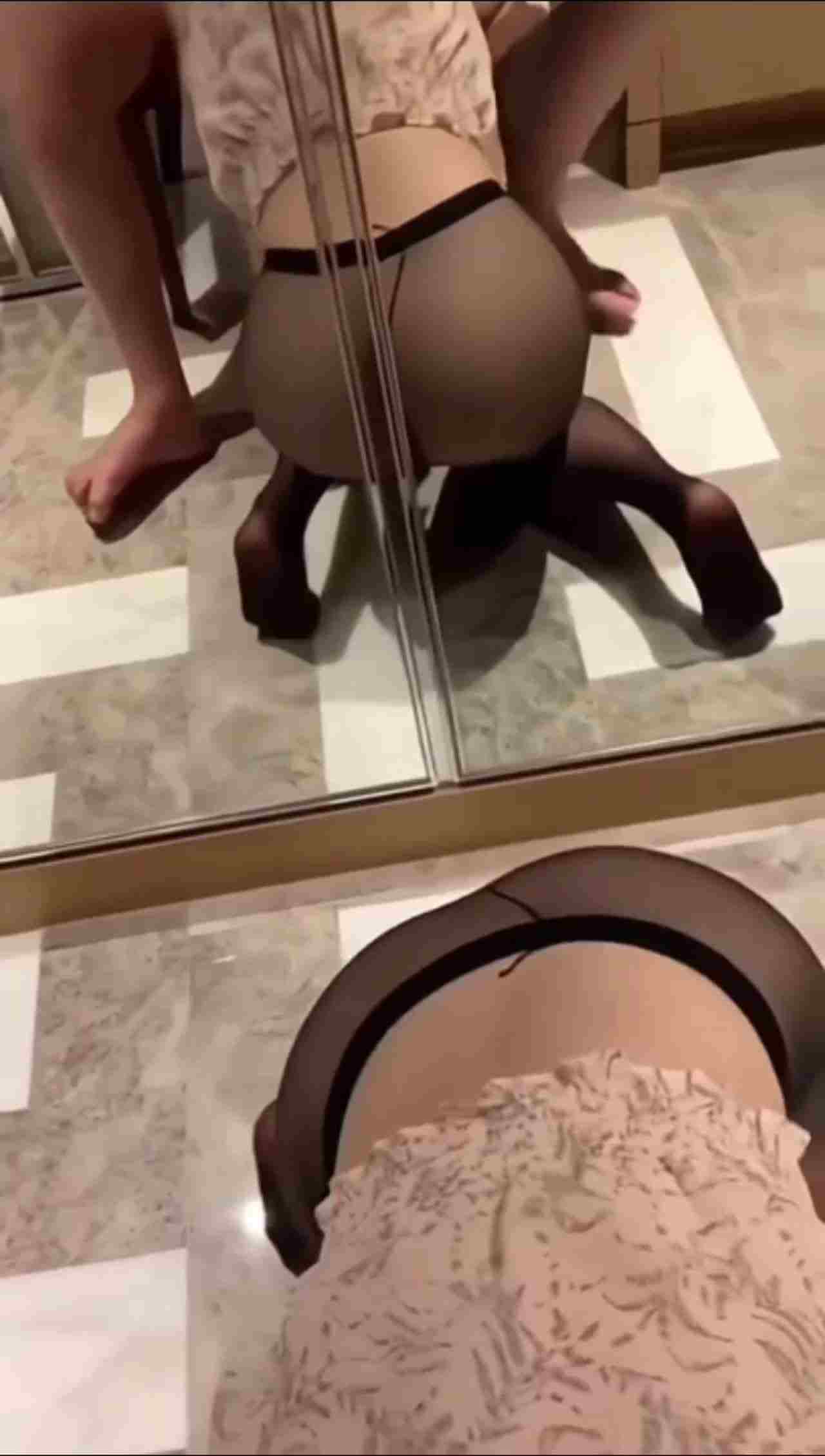  女大学生反差小母狗被金主强迫上床后入各种大尺度私拍漏出奶子看着真过瘾啊 的剧照9