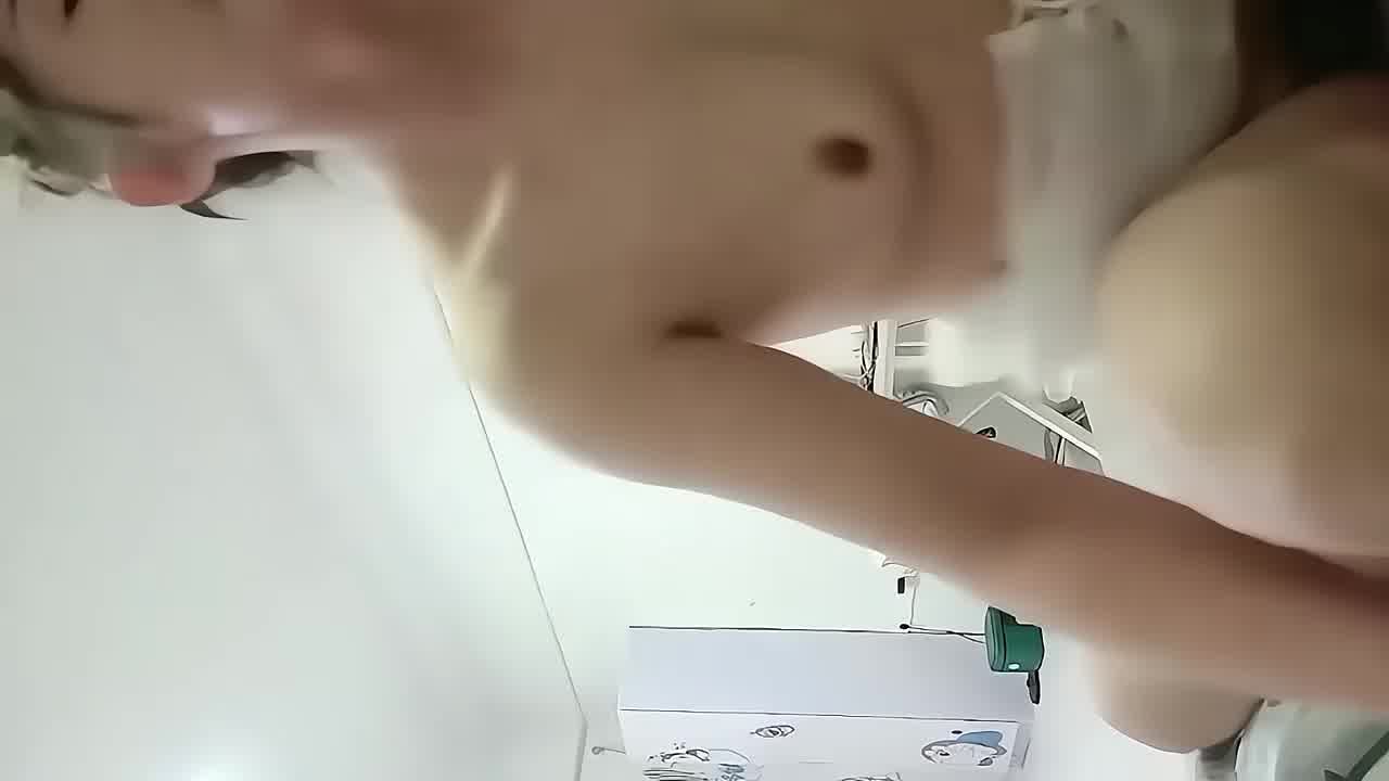  近景自拍，颜值姐姐上位骑乘猛坐，浓密阴毛欲望大 的剧照2