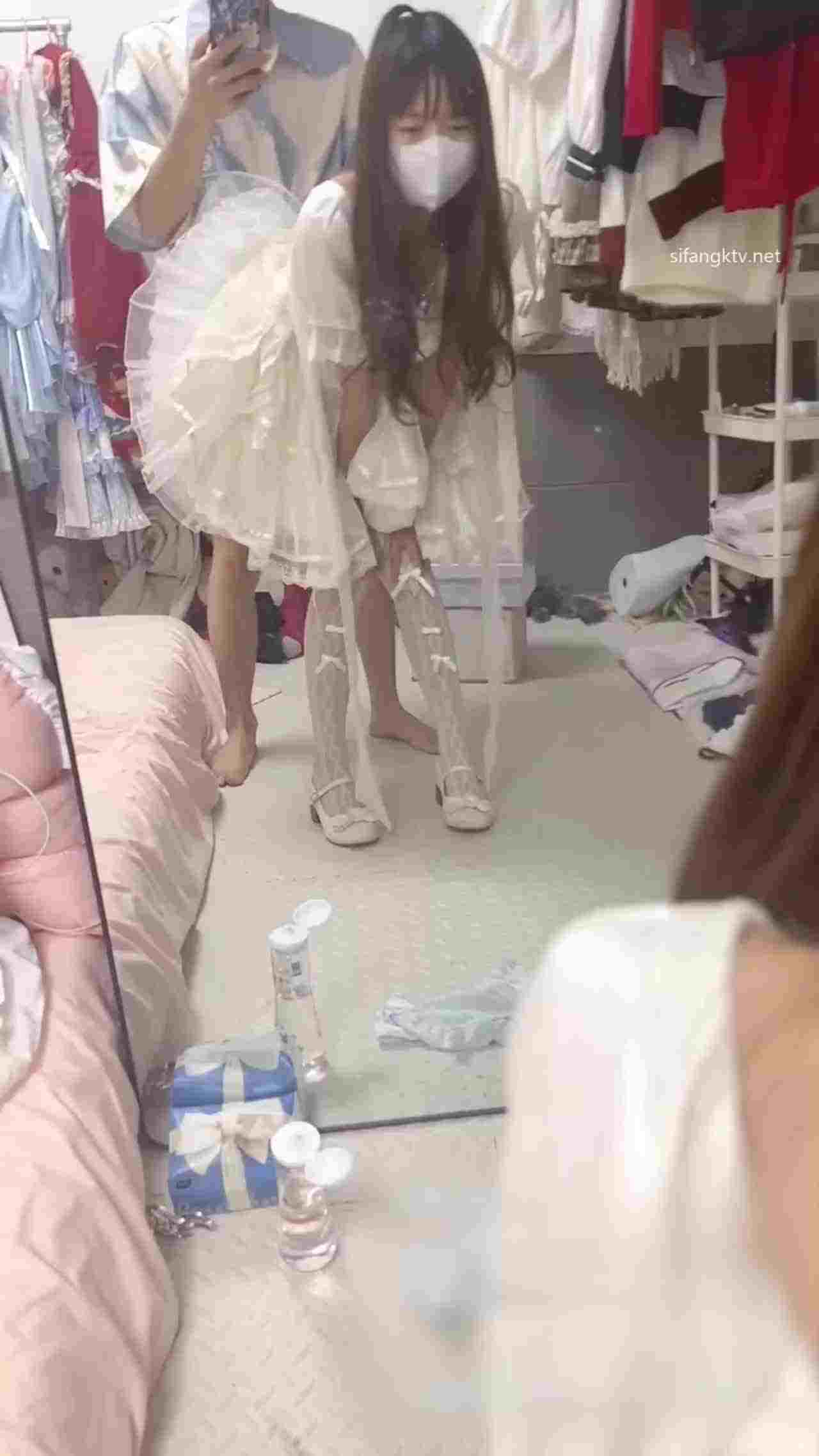  叛逆情侣 主打就是叛逆 这样才好玩 的剧照1