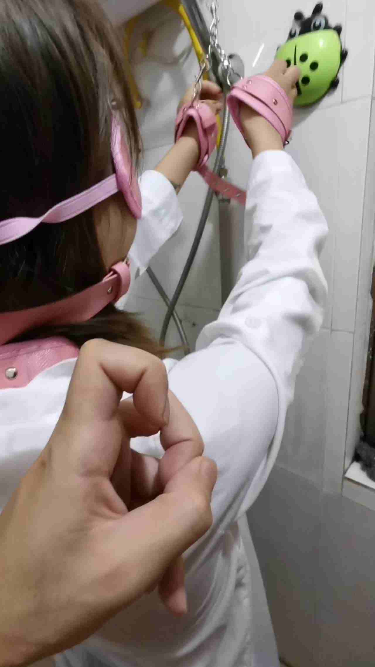  哥哥刚买到工具就迫不及待的绑着我 的剧照1