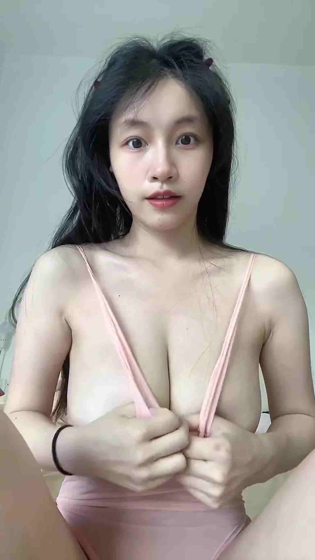  F奶大波妹苏畅私拍诱惑福利 的剧照7