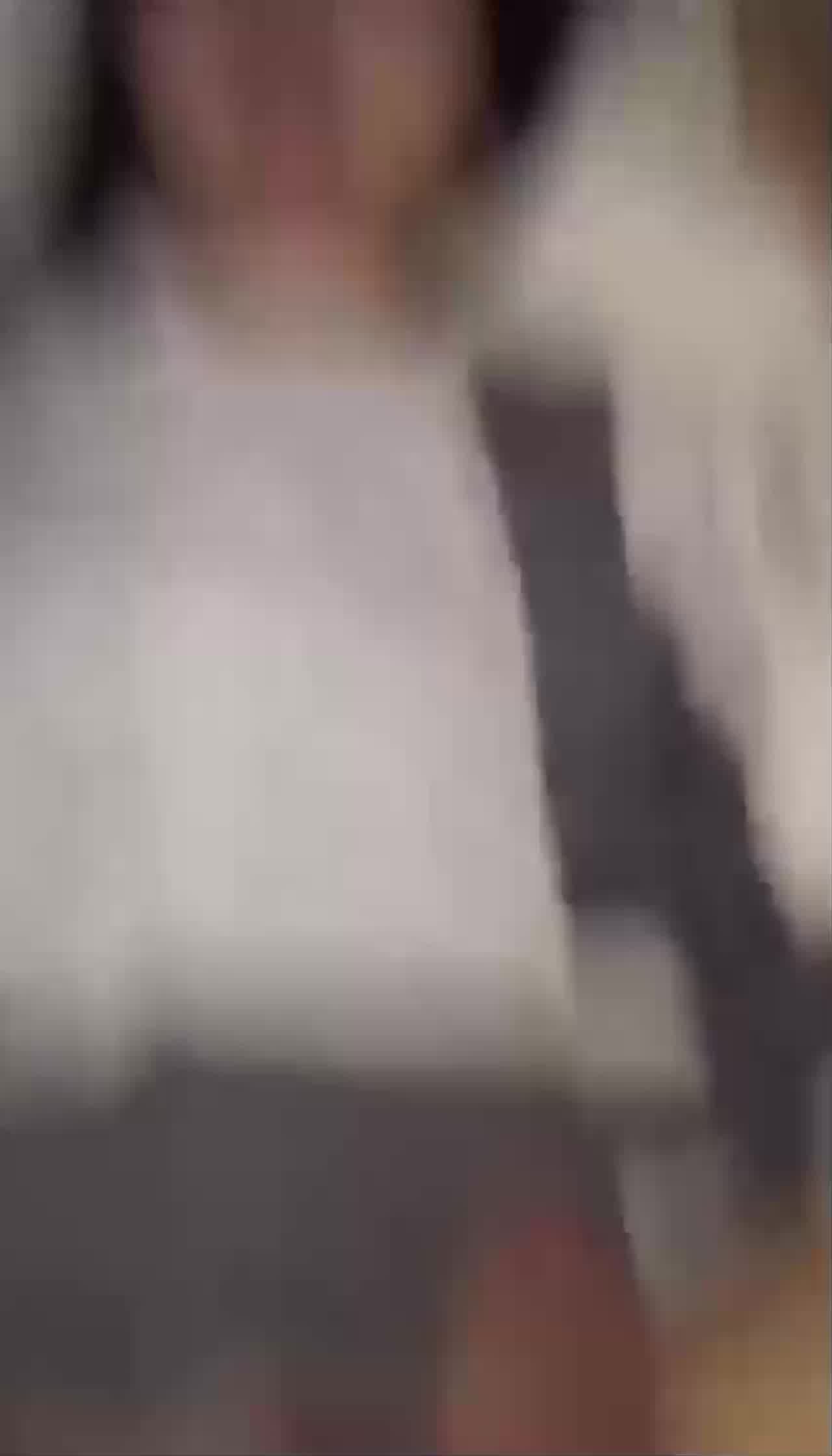  淫荡骚逼喊着要吃，全部射嘴里 的剧照3