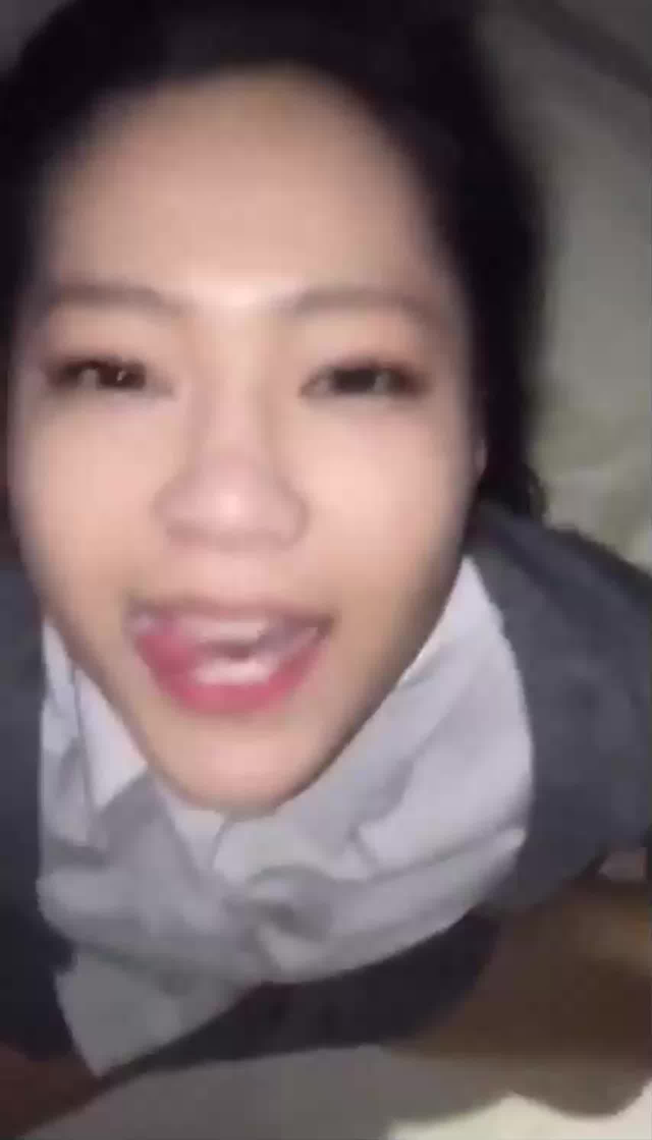  淫荡骚逼喊着要吃，全部射嘴里 的剧照10