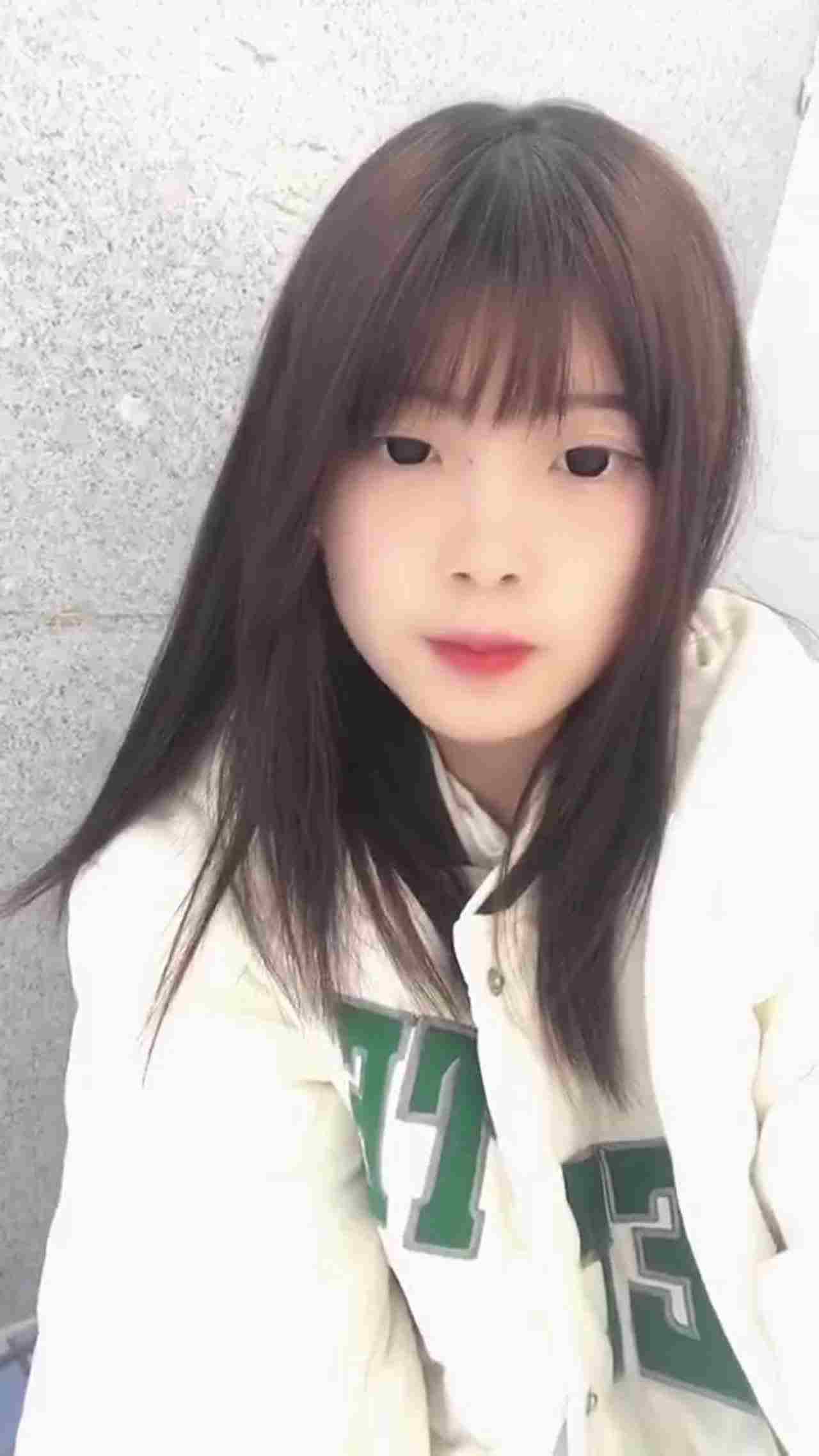  卡哇伊学生妹水手服捏奶自慰 的剧照10