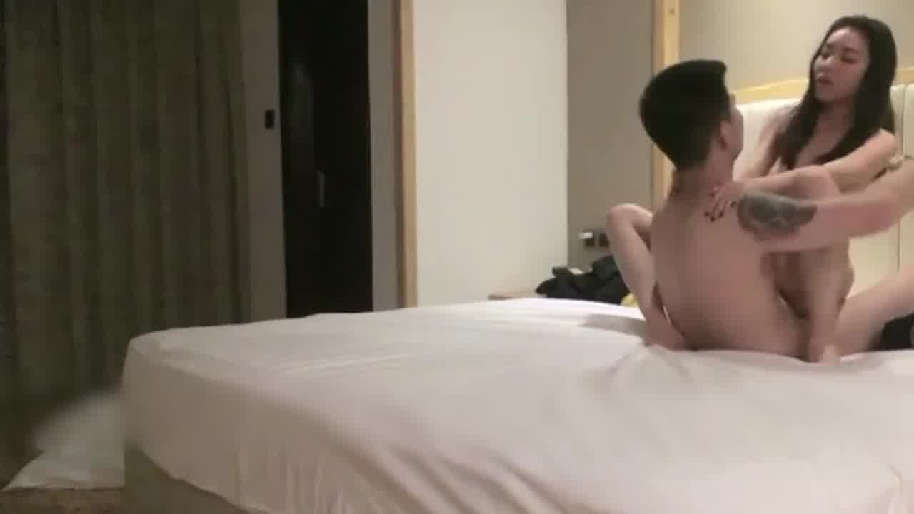  真实字幕对话，大女学生循循渐进脱去衣服 无套内射！ 的剧照7