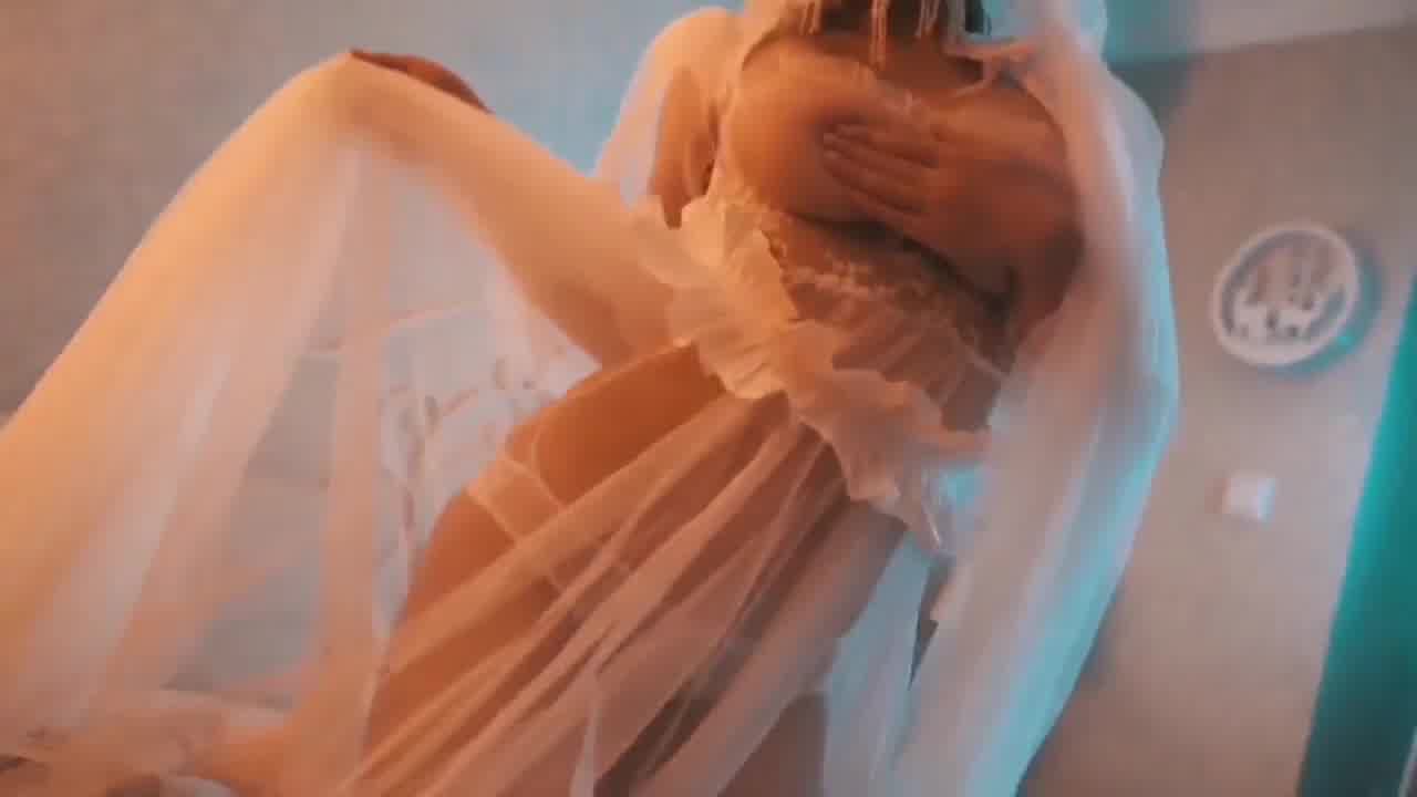  神秘国的巨乳淫荡白纱妖精自慰 的剧照8