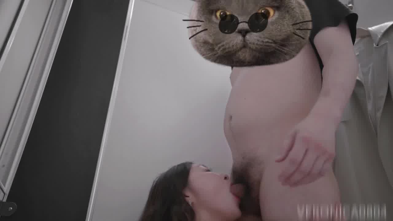  VeronicaJia 时装公司女总监在厕所露出并且和男助理肆无忌惮地性爱 的剧照2