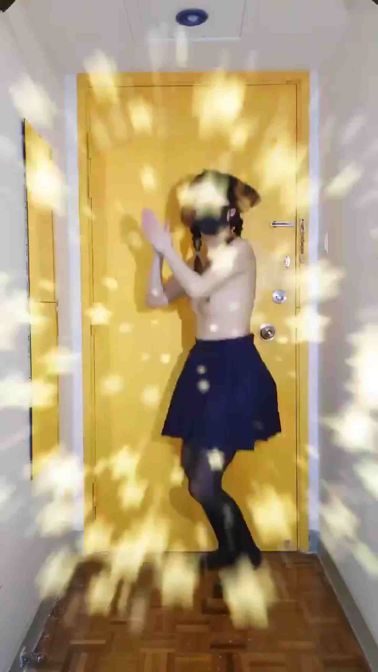  NAIMI变装肛塞大秀身材 的剧照8