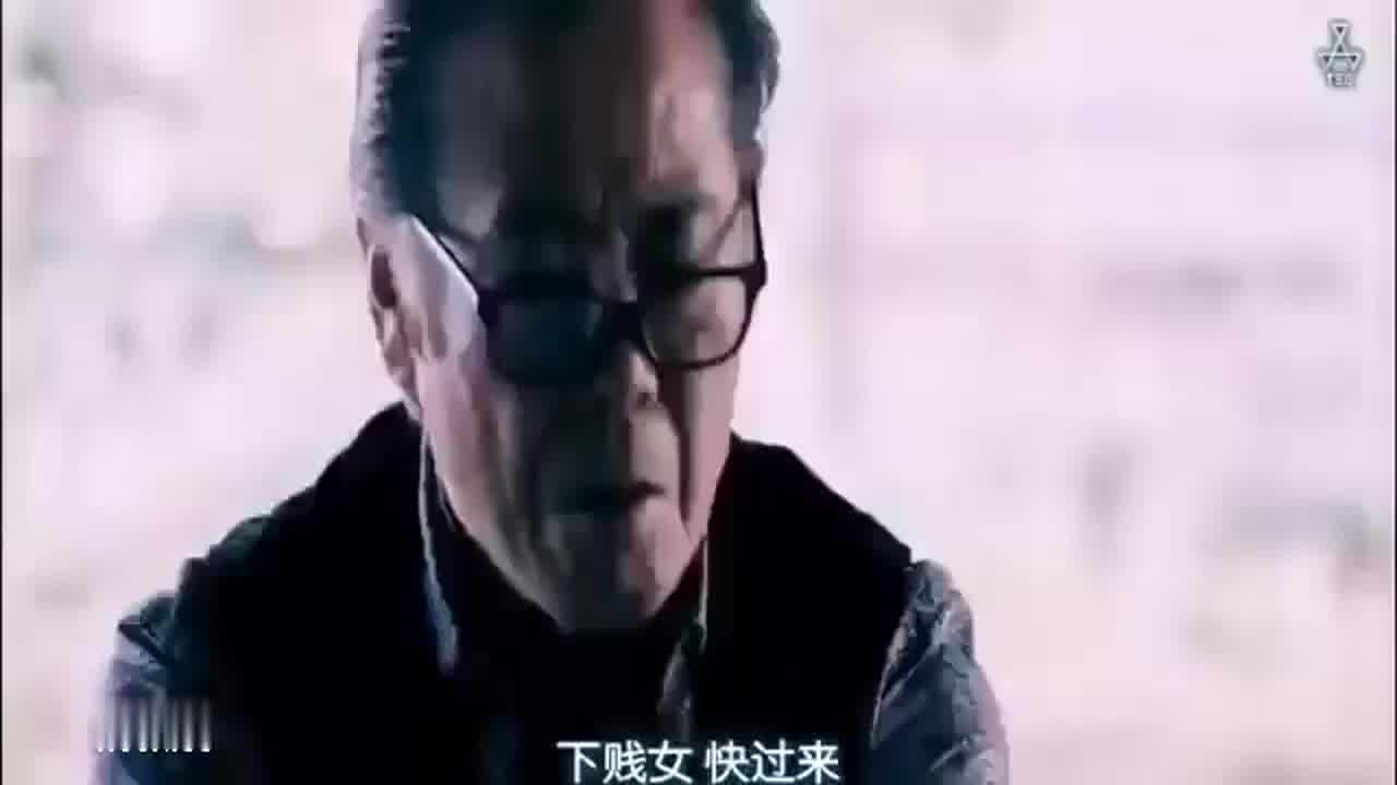  韩国三级 看着老婆屈服淫威的真面目 的剧照1