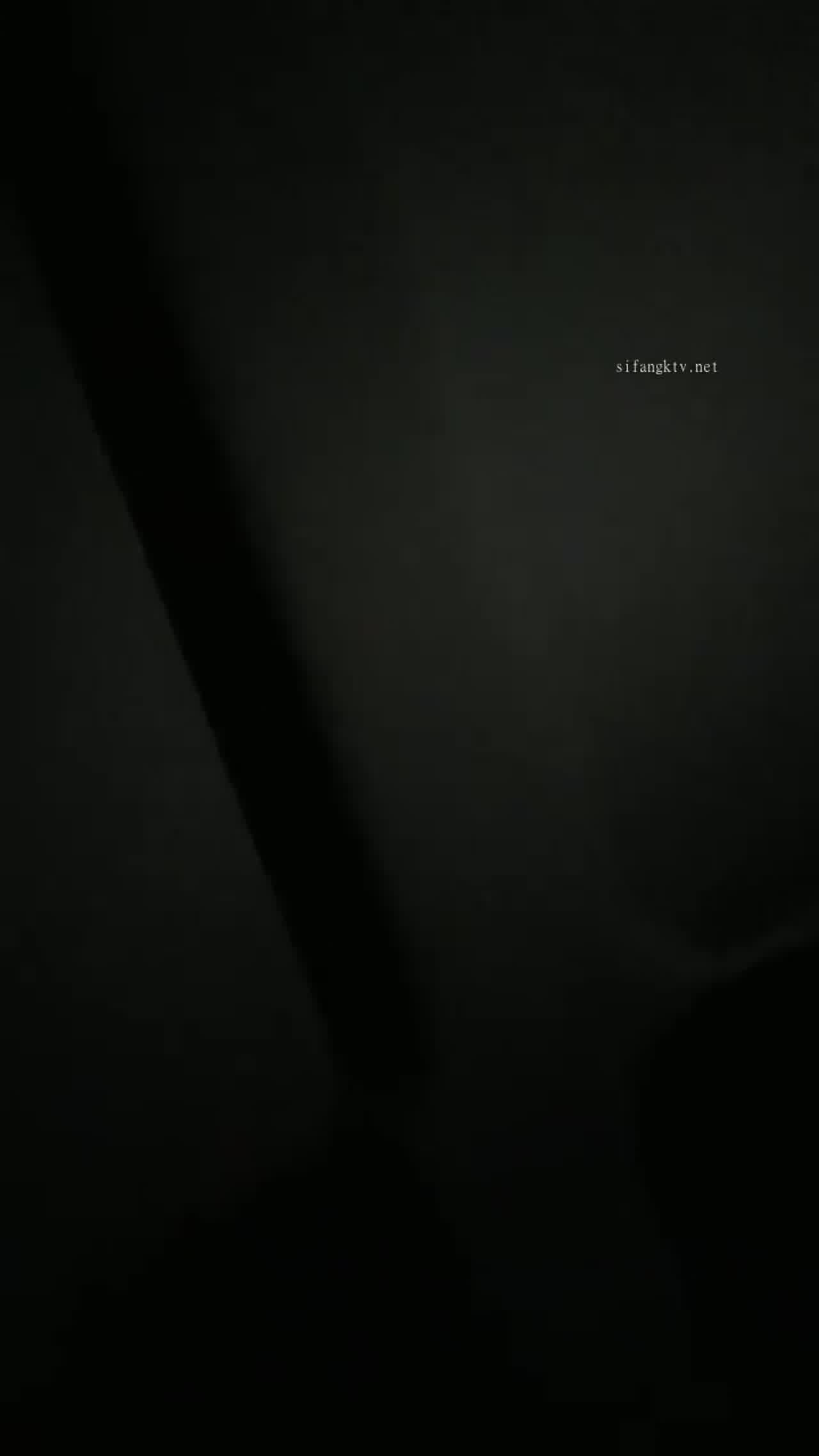  长腿少女直播车震和男友刺激公路 的剧照1