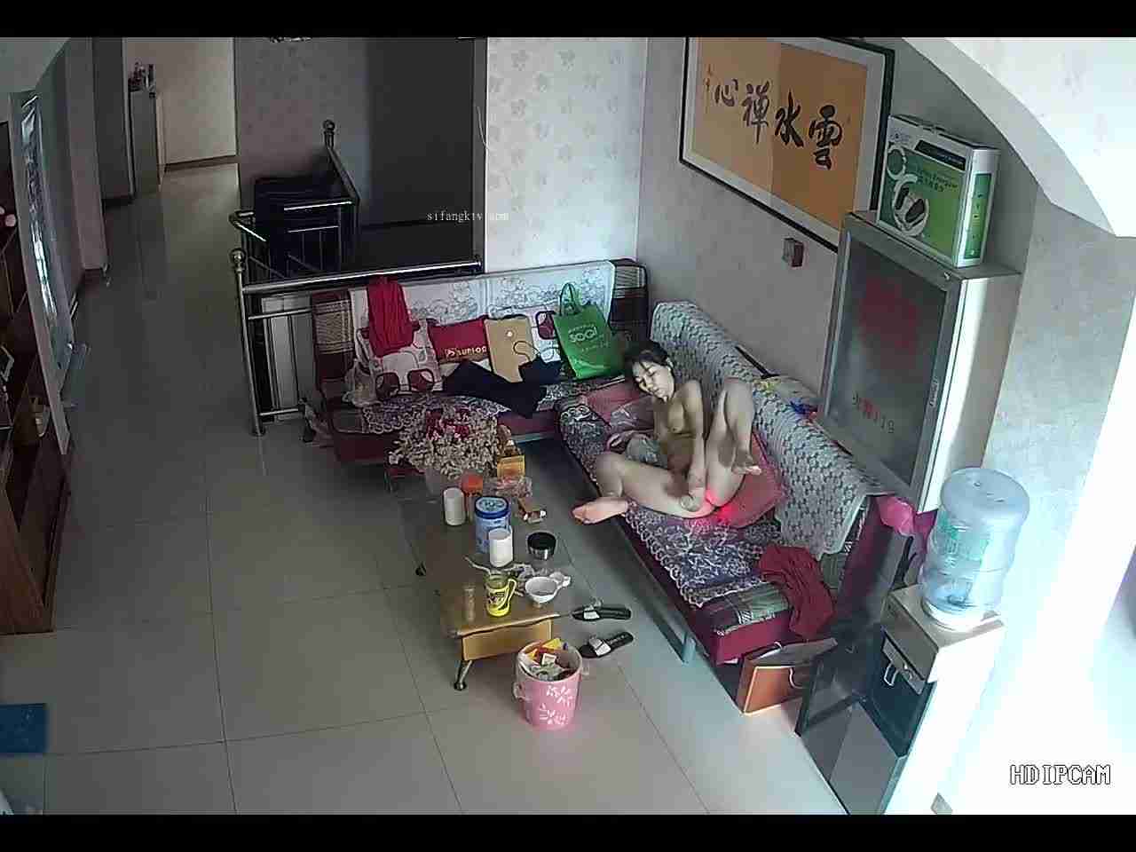  黑客监控破解_不知道这少妇用的是什么神器 的剧照5