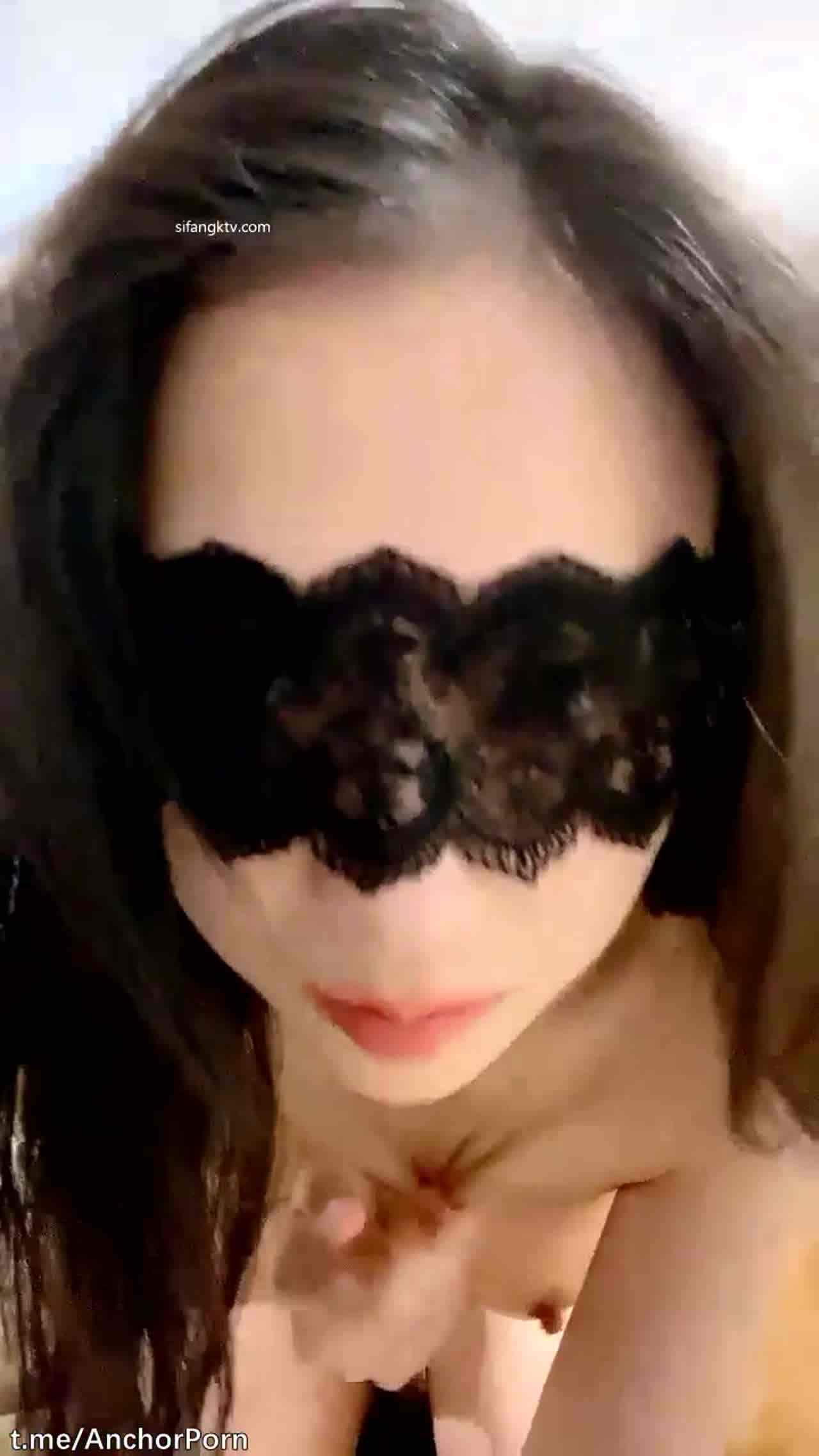  月月女神 给爸爸们一点福利看看 的剧照4