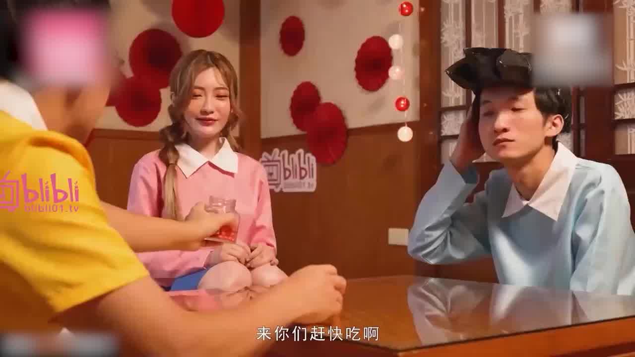  麻豆 淫荡静香的偷腥体验 的剧照4