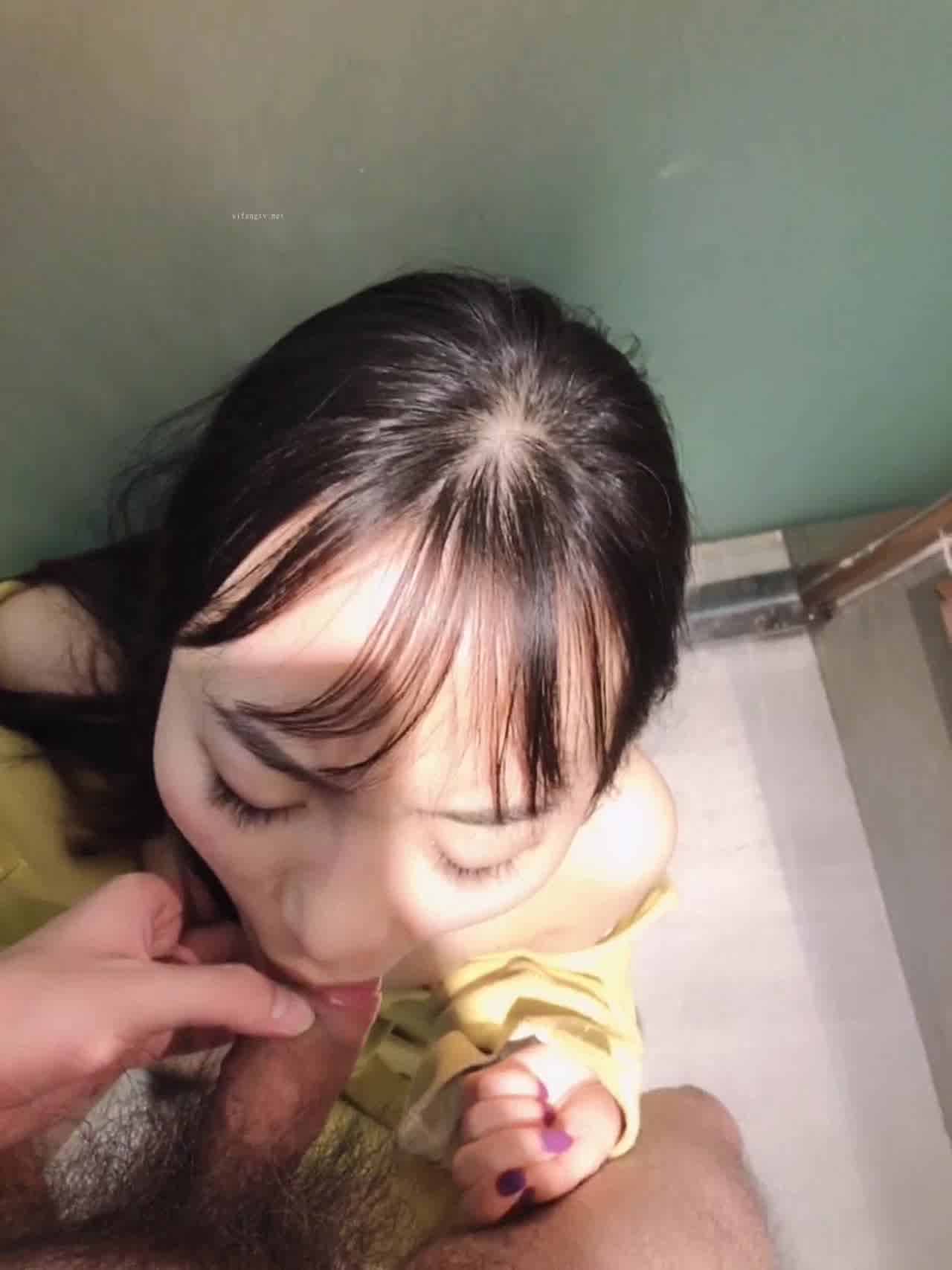  小只马贫乳妹妹想要爱爱 的剧照9