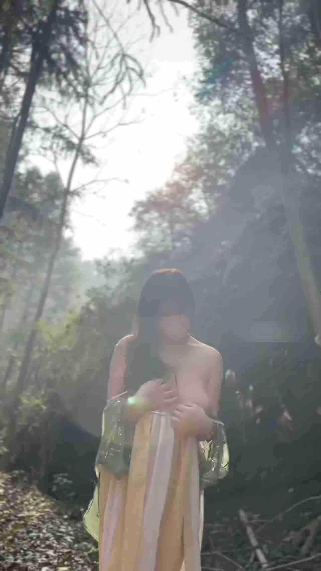  森林露出 的剧照8