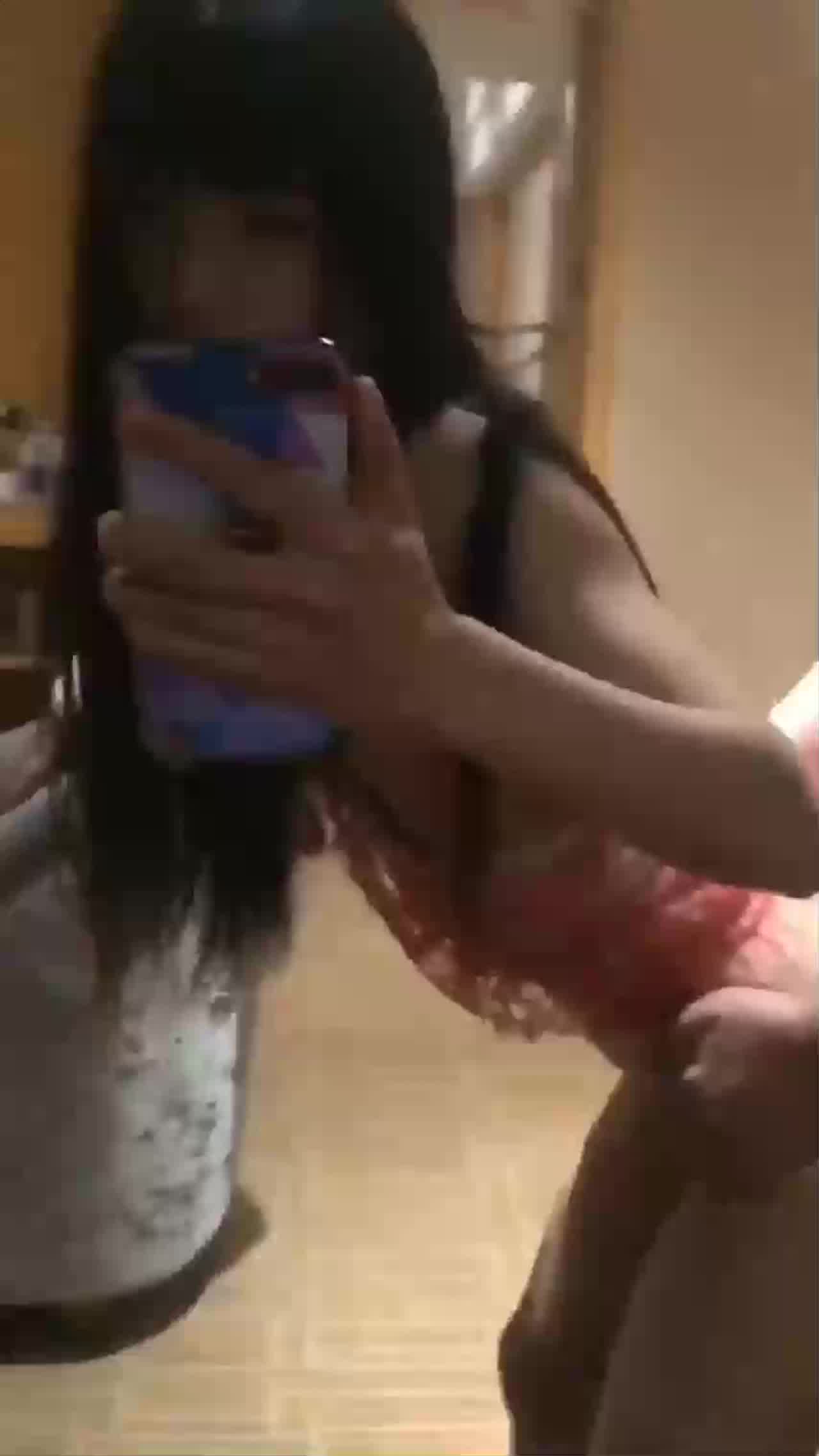  反差女友说对着镜子做爱才有感觉 的剧照2