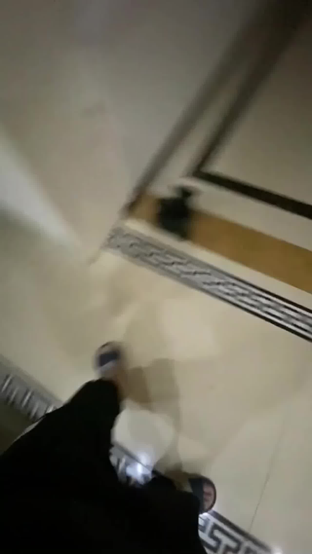  【偷情嫂子结果被瞧不起】太久没做一下遗了点精，被嫂子强势的口语瞧不起，好胜心一下上来了，猛干几分钟直 的剧照3