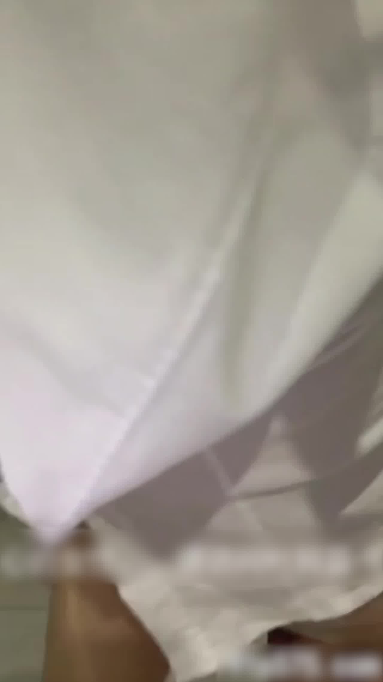  快点射里面，等下有人来了，公厕内射肉丝御姐，好刺激 的剧照8