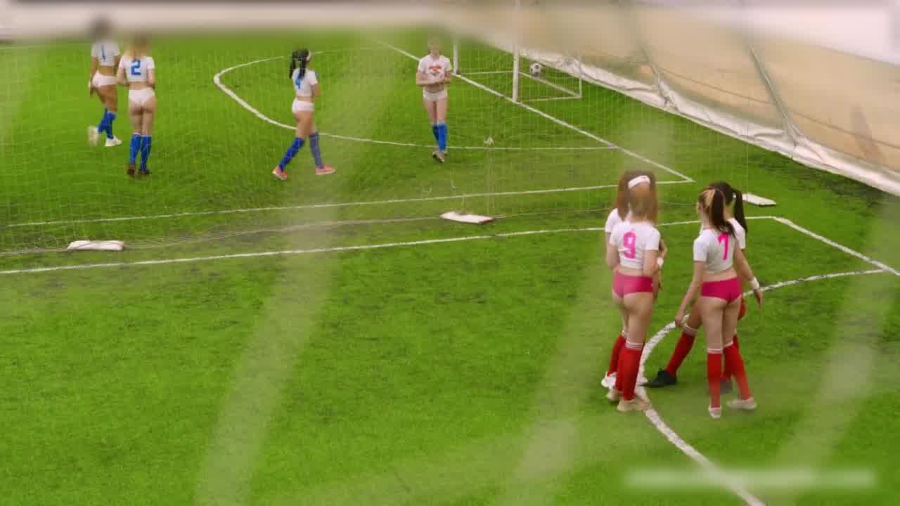  【情色奥运】百合足球运动会舔逼摩擦整个场都是骚的 的剧照5