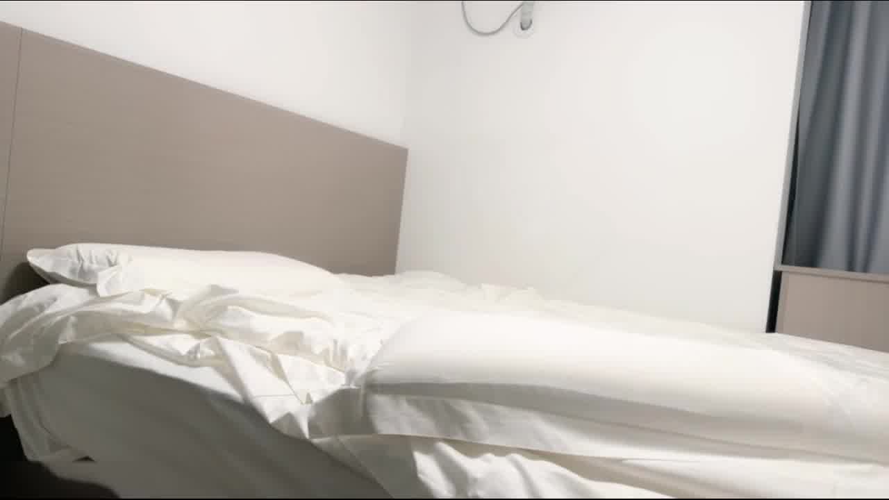  良家幼师第一次约，不尽兴继续床上操，掰骚穴猛舔，各种姿势轮番输出 的剧照7