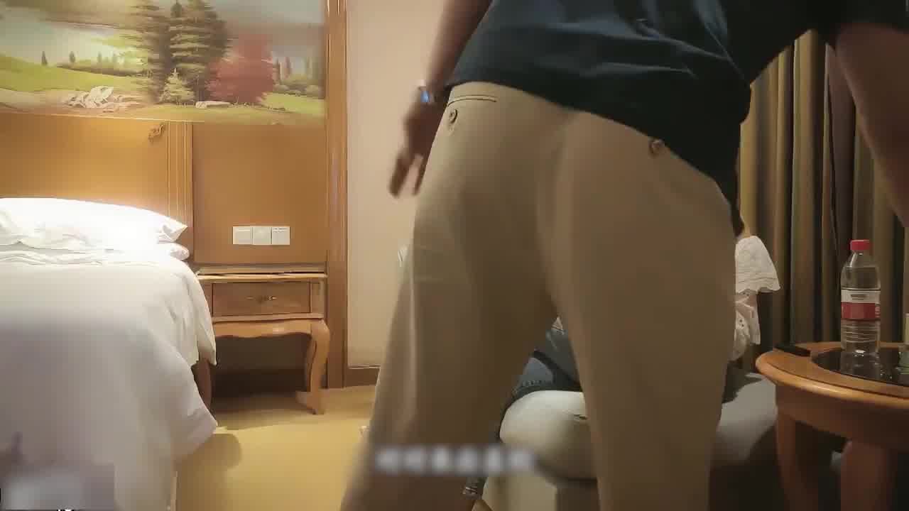  极品高跟牛仔小少妇，，36C大奶欲撩人‘今天你就是我男朋友’被剧烈抽插，啪啪打桩，呻吟不停超淫荡！ 的剧照10