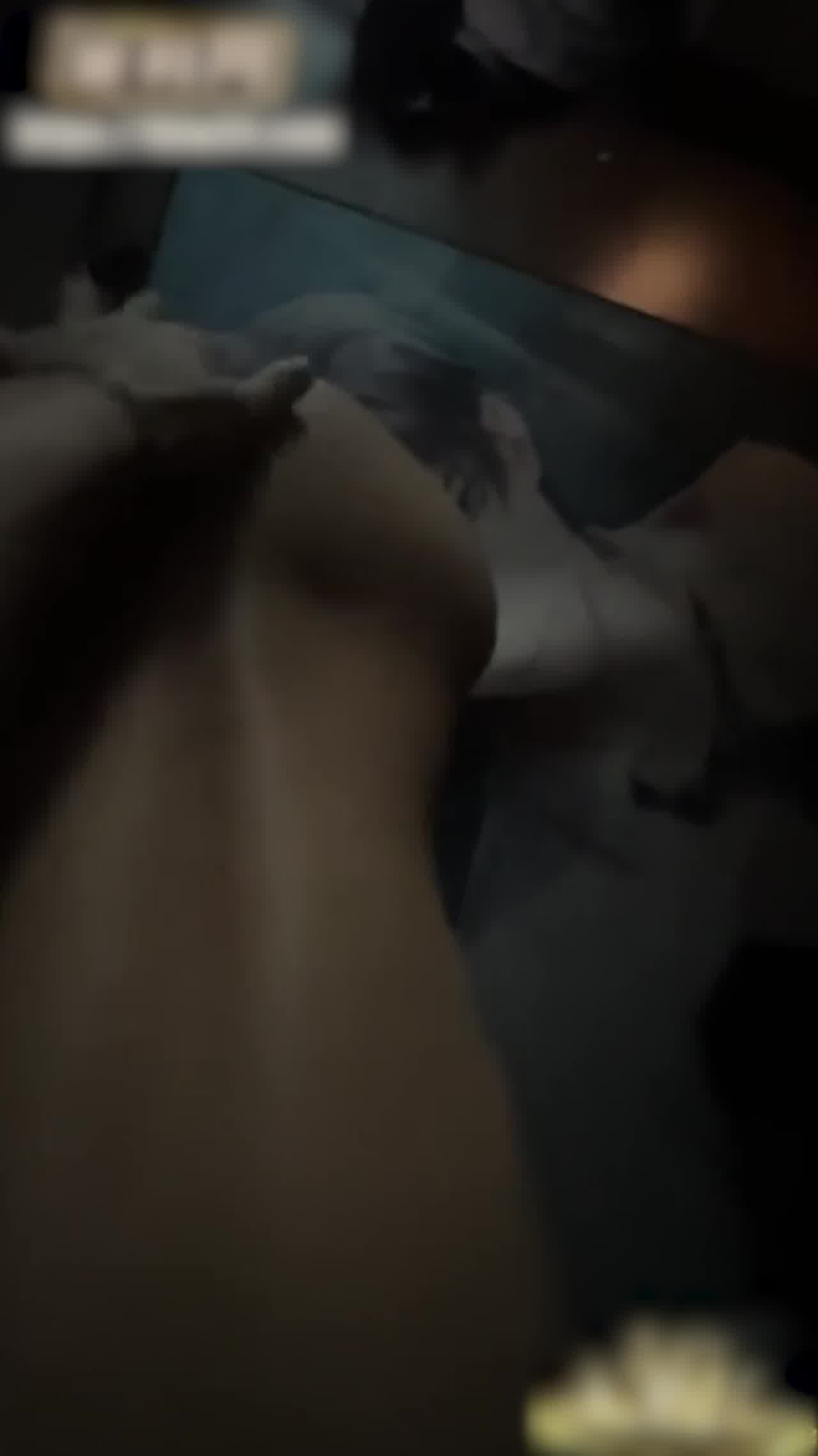  长沙海底捞战神暴打港独男女主 姜颜 早期推特黑历史被扒 3p视频被曝光 纹身实锤！ 的剧照2