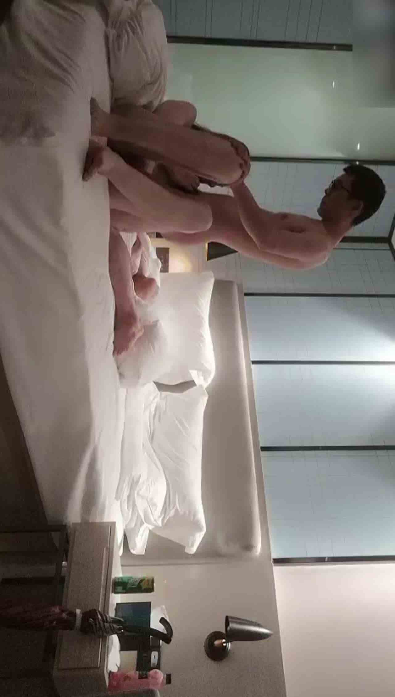  很漂亮的小姐姐，有点不高兴2 的剧照5