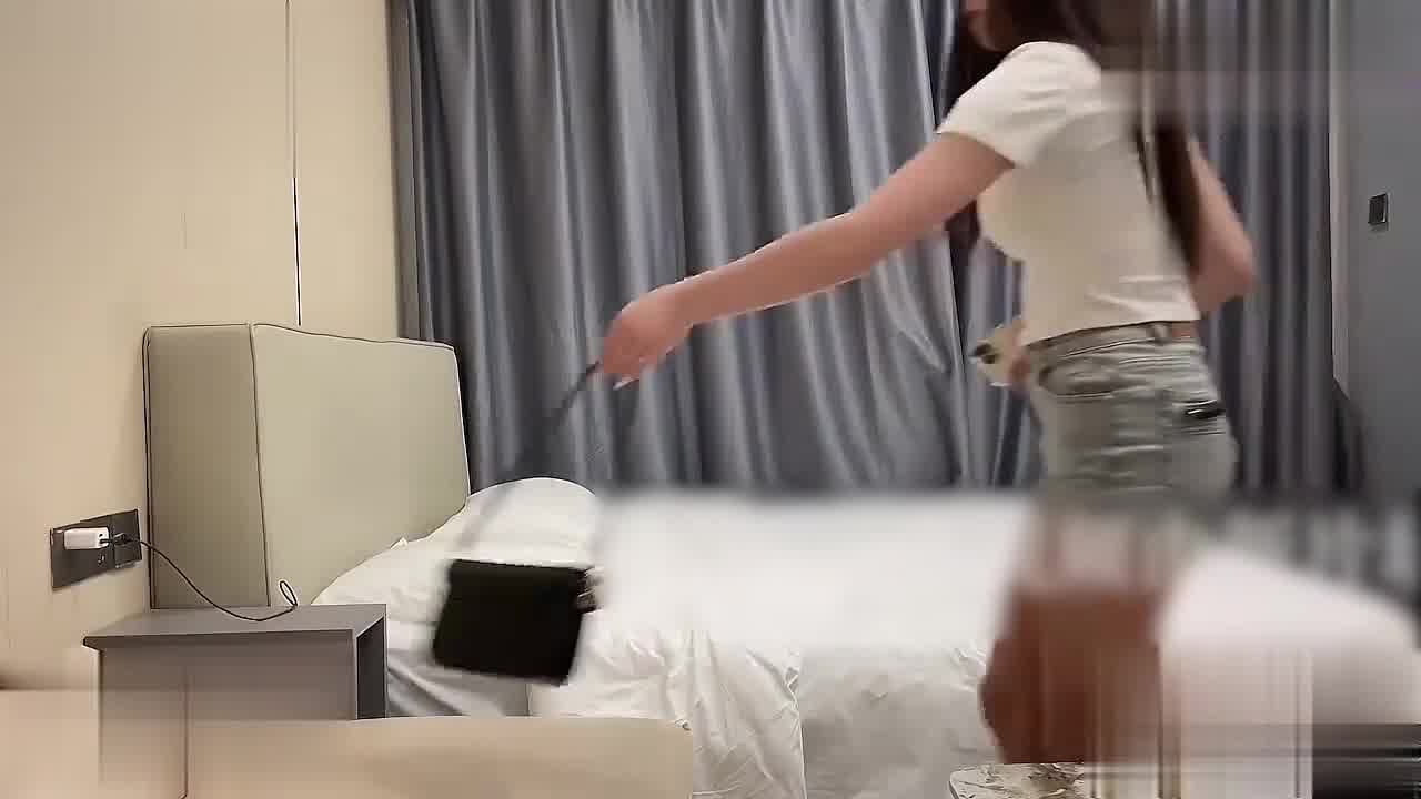  童颜巨乳酷似抖音网红， 微胖界的天花板，极致反差‘快点用力，好爽啊’淫语不断，叫声动听！ 的剧照2