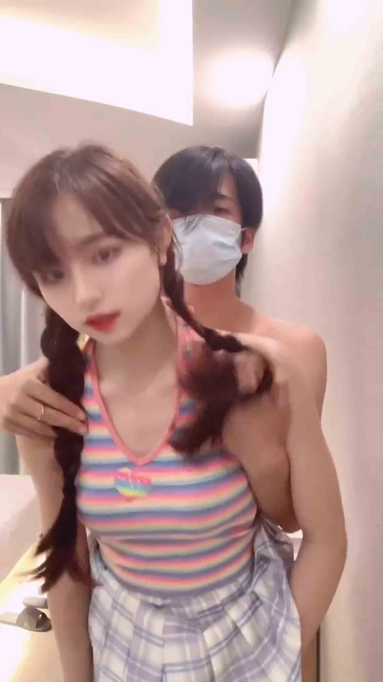  身材较好的美鲍女主，如果安排一场群p大战更刺激 的剧照1