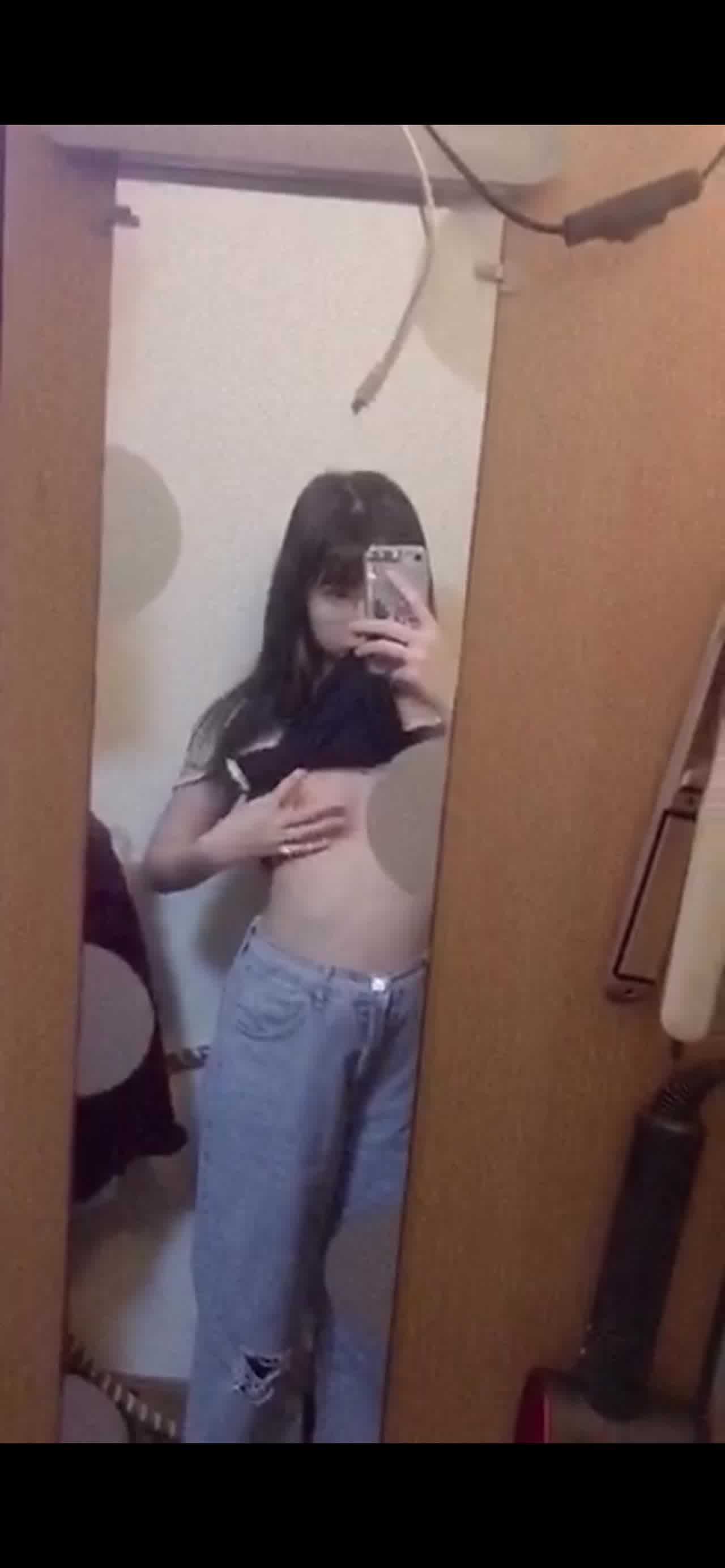  渣男分手后报复流出清纯眼镜学生妹不雅自拍~牵狗链后入道具紫薇口嗨淫态百出 的剧照4