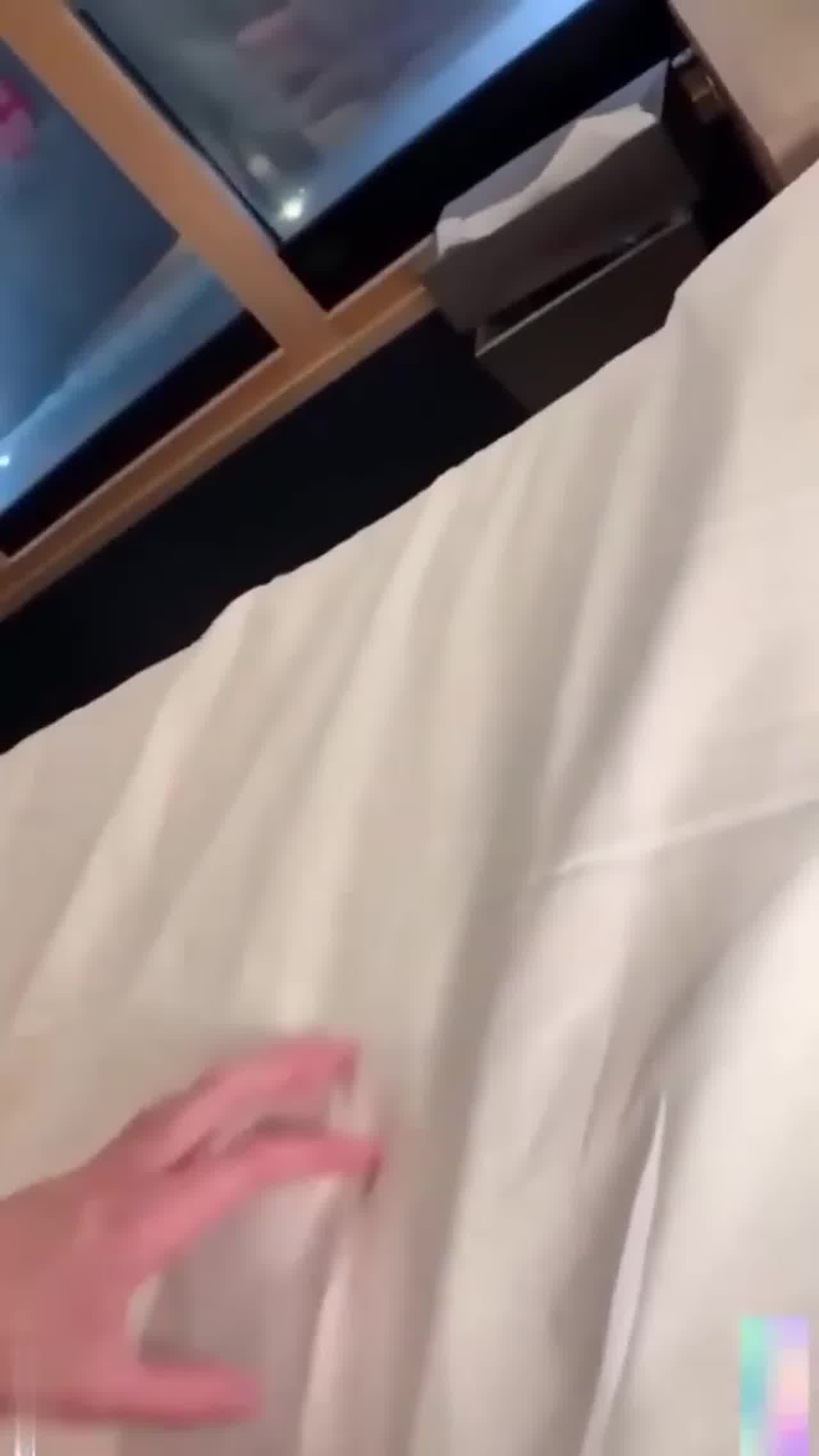  包养妙龄眼镜小母狗，清纯外表，私下被大哥内射淫荡呻吟 的剧照3