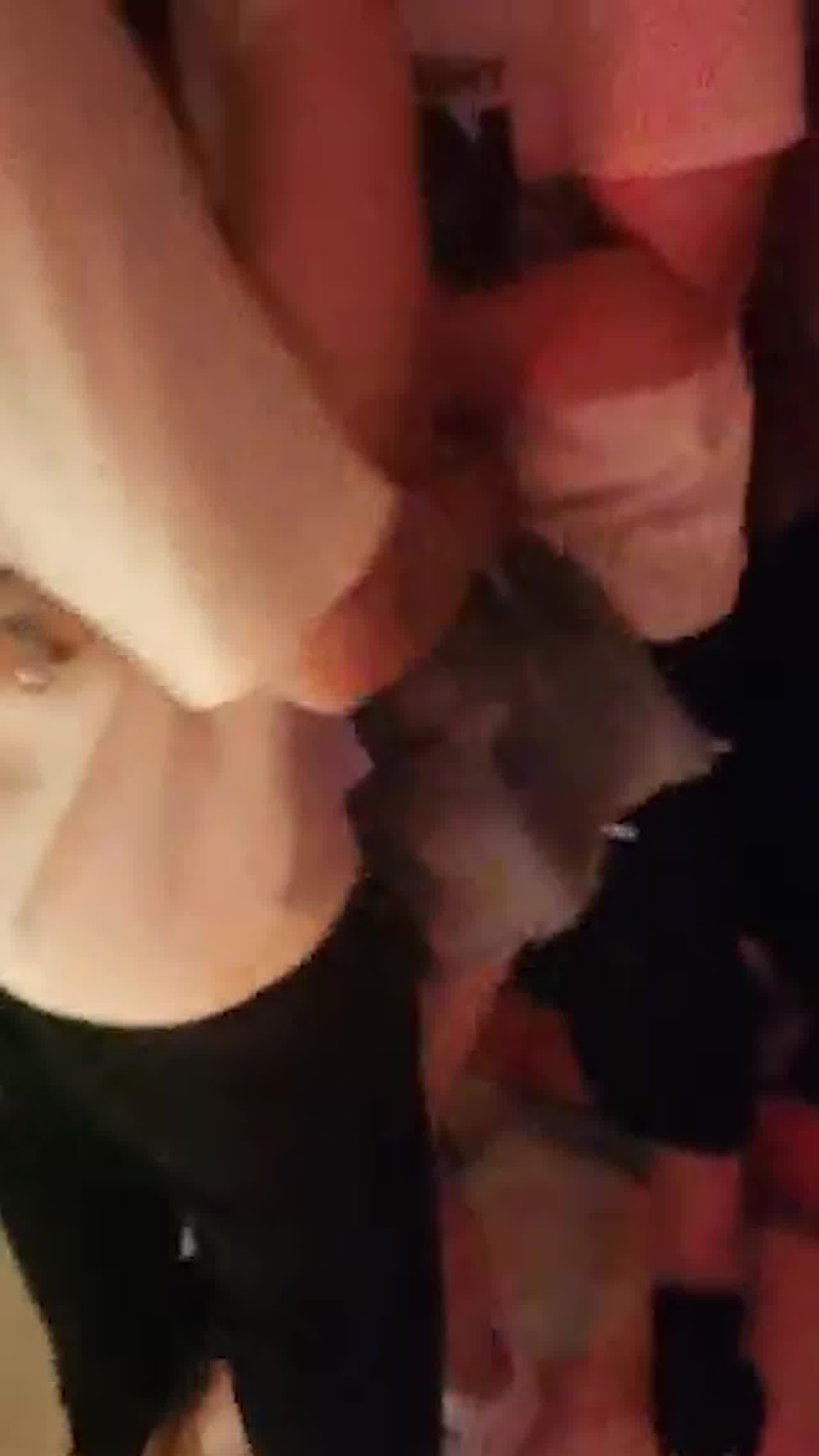  不好意思，老头请别再抓奶了 的剧照9