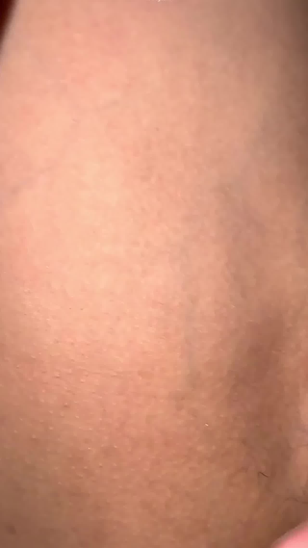  顶级颜值情侣泄密母狗调教啪啪私拍，舔肉棒舔的如痴如醉 的剧照4