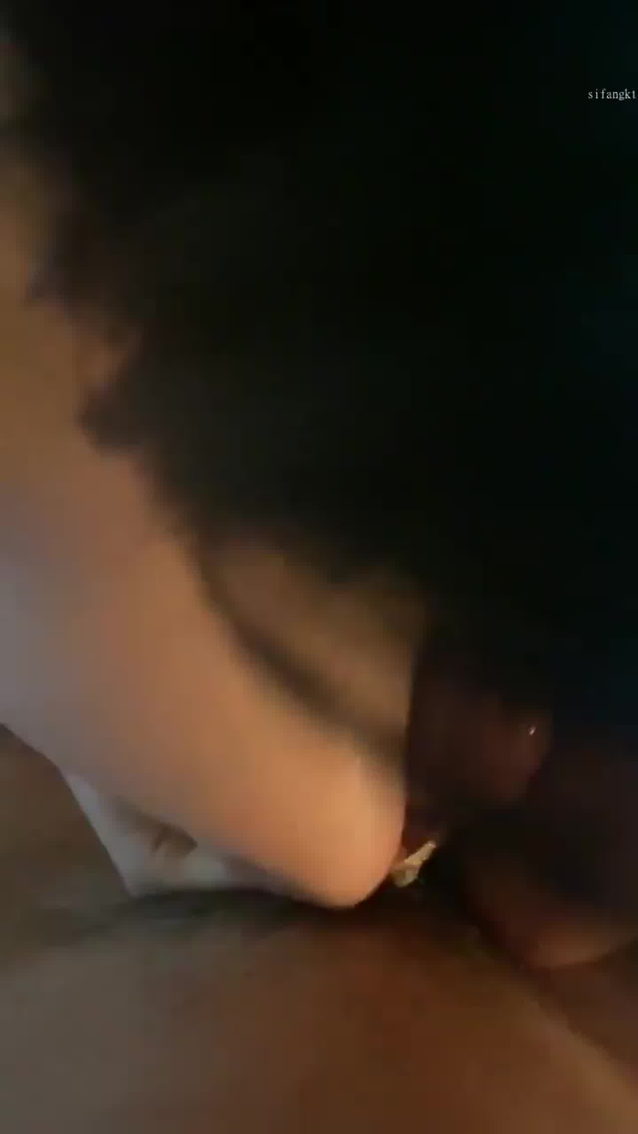  鸡巴被大胸包裹 的剧照1