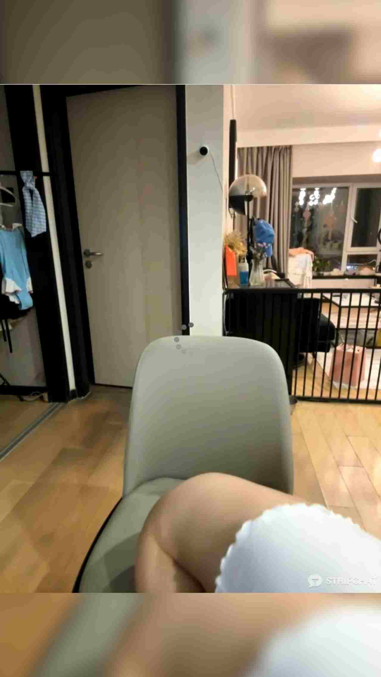  青涩白虎少女的自慰实录♥ 的剧照7